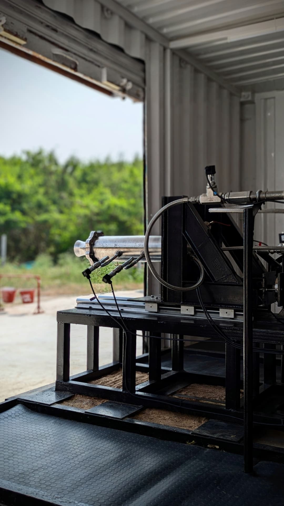 Vertical engine test stand at Abyom